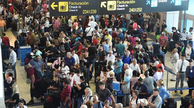 Εκατοντάδες αεροπλάνα σε όλον τον κόσμο καθηλώθηκαν για ώρες – Τι συνέβη